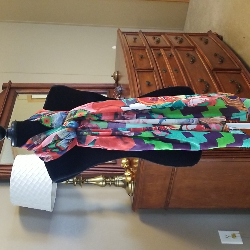 Front Row Society scarf